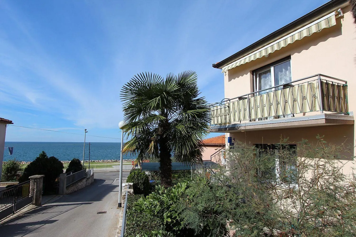 Charmantes Apartment Nur 400 Meter Zum Strand Mit Meerblick, Grillbereich, Klima, Wifi Rovinj