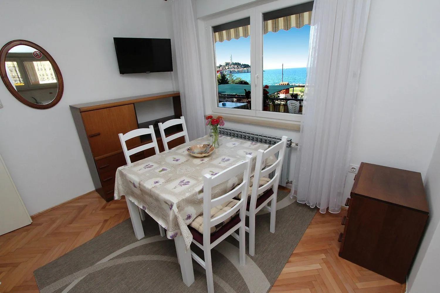 Charmantes Apartment Nur 400 Meter Zum Strand Mit Meerblick, Grillbereich, Klima, Wifi Rovinj Croatia